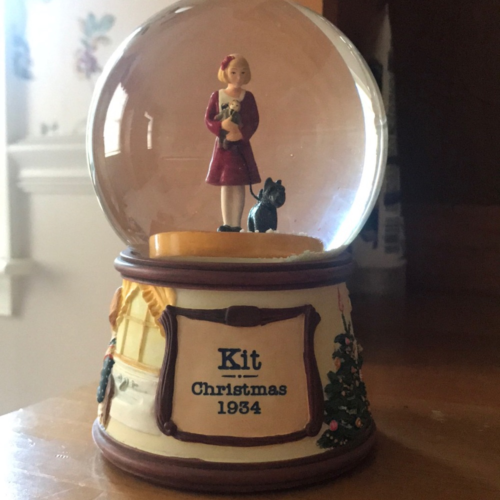 Kit American girl doll snow globe
